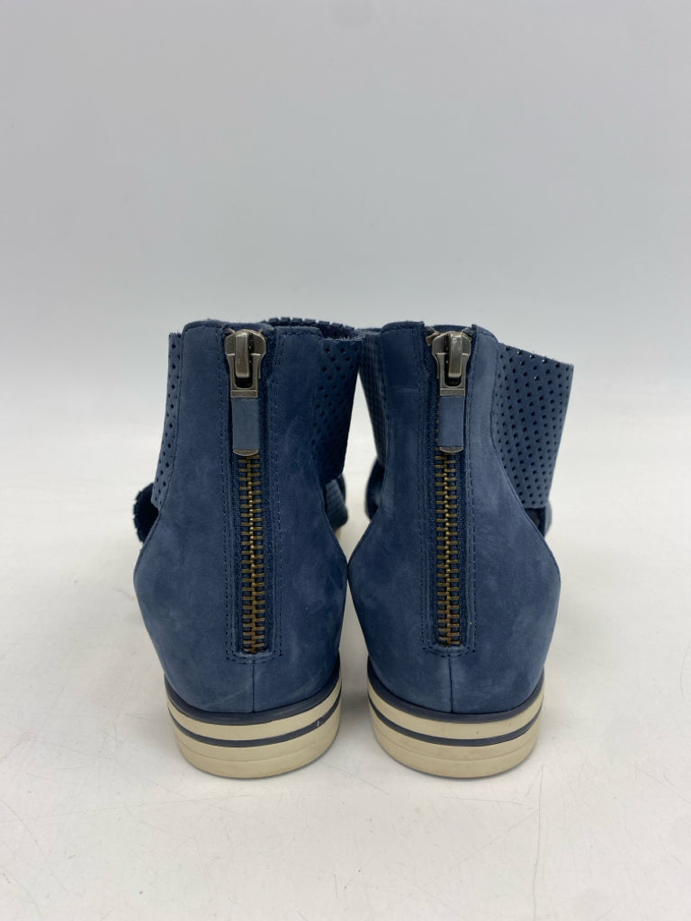Eileen Fisher  Size 8.5 Dark Blue Perforated Sandals