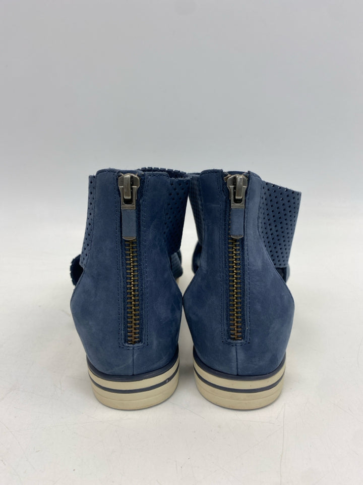Eileen Fisher  Size 8.5 Dark Blue Perforated Sandals