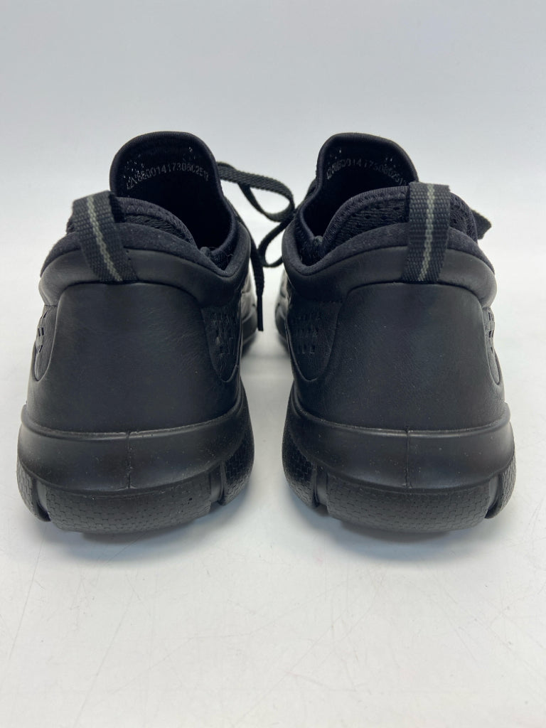 Ecco  Size 42 Black Perforated Sneakers