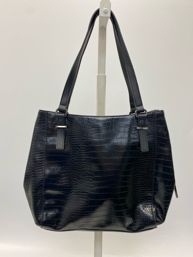 Simply Vera Black Embossed Handbag