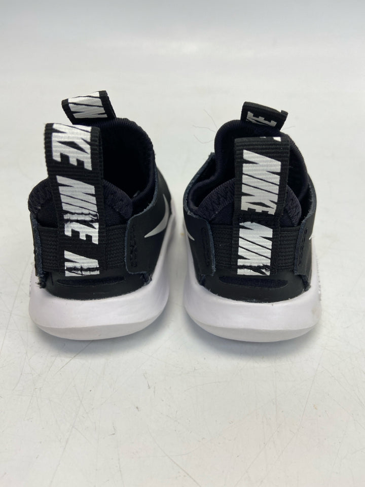 Nike SIZE 3 Black White Boy&