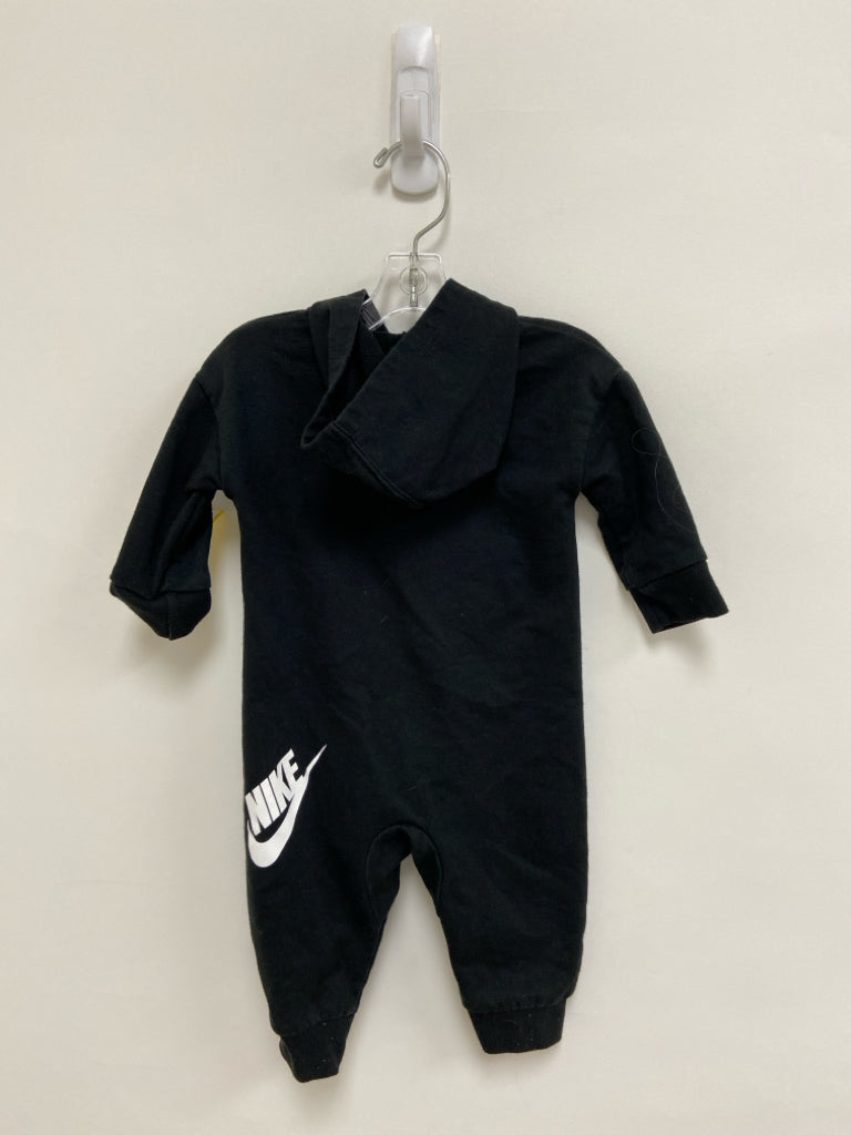 Nike SIZE 6M Black White Logo Hooded Boy&