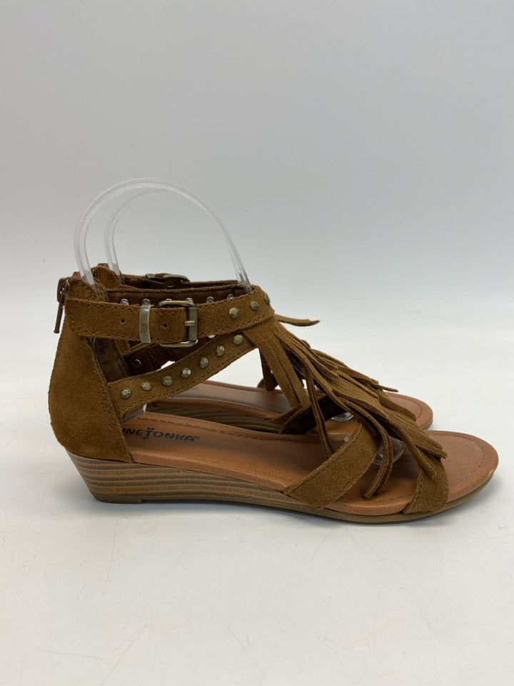 Minnetonka  Size 6 Brown Studded Sandals